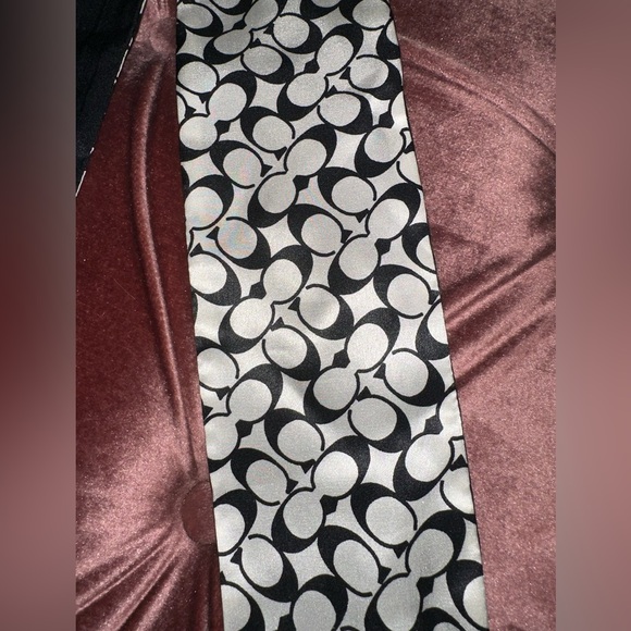 Coach 100% Silk Scarf - Black & White Signature. Understatedly elegant! - Picture 2 of 4